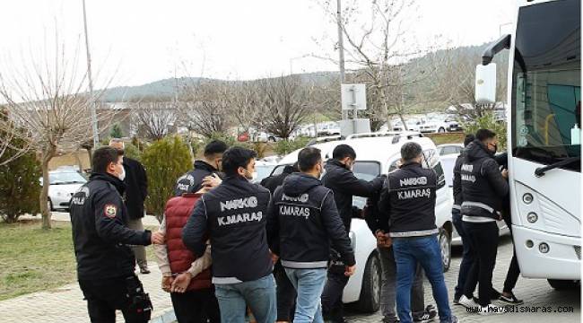 Emniyet’ten Sokak satıcılarına operasyon...