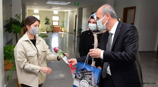 Kadınlar, evimizin çatısı, gönlümüzün sultanıdır...