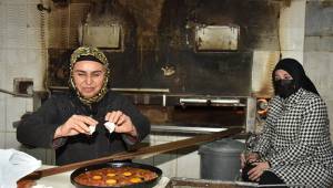 Kadınlar sadece eş değil, her alanda kendini ispatlamış alenin temel direğidir..