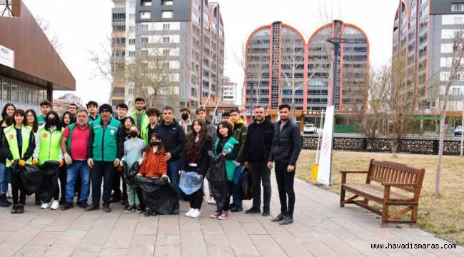 KAMED üyesi gönüllü gençler, çevre temizliğine dikkat çekti 