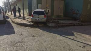 Otomobil elektrik trafosuna çarptı: 1 yaralı