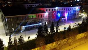 Emniyet Müdürlüğü binası polis haftasına özel ışıklandırıldı