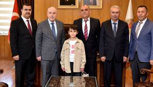 Vali Coşkun Koltuğunu 4. Sınıf Öğrencisi Ahmet Ali Haydaroğlu’na Bıraktı