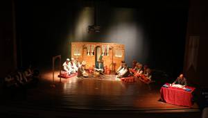 ‘Aşkın eşiğindeki derviş bizim Yunus’ isimli müzikli tiyatro gösterisi davetlilerden tam not aldı