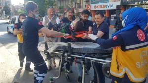 Otomobilin çarptığı motosiklet sürücüsü yaralandı