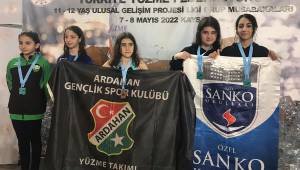 SANKO Okulları öğrencileri başarıya kulaç attı