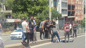 Yolun karşısına geçmeye çalışan yayaya otomobil çarptı..