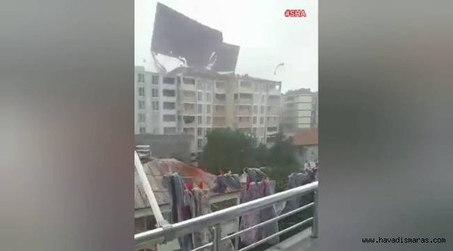 Afşin'de şiddetli rüzgar apartmanın çatısını uçurdu
