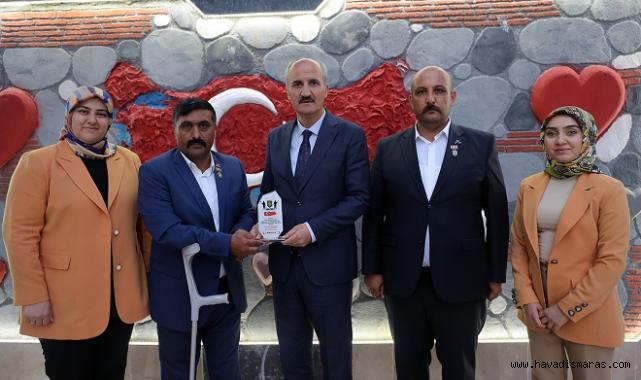 Baba, sevdiklerini saran ulu bir çınardır..