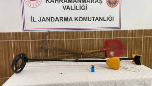 Göksun’da kaçak kazı yapan 2 kişi yakalandı