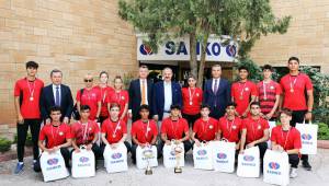 Şampiyon sporcular Adil Sani Konukoğlu’nu ziyaret etti..