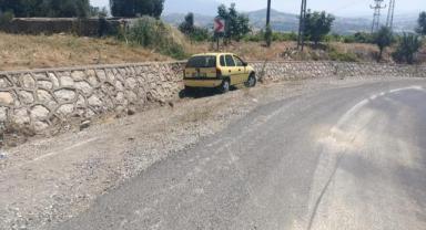 Otomobil duvara çarptı: 3’ü çocuk 4 yaralı