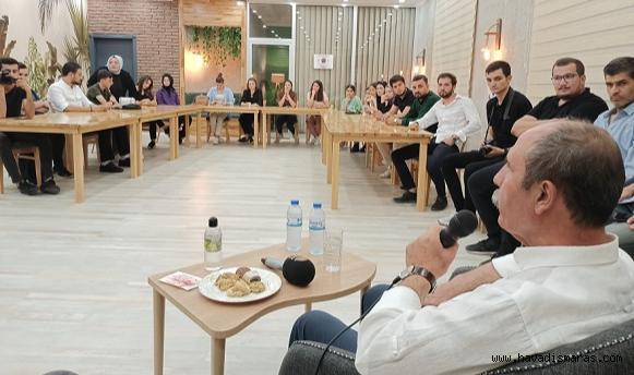 Başkan Balcıoğlu, kütüphanede öğrencilere tecrübelerini anlattı..