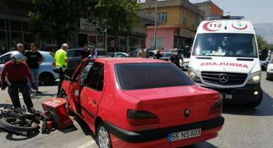 Otomobille çarpışan motosiklet sürücüsü yaralandı..