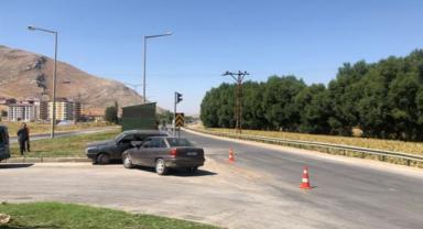 İki otomobil çarpıştı: 1 yaralı..