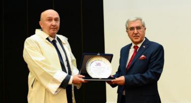 Prof. Dr.Can Bayrağı Rektör Yasım’a Devretti