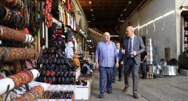 Başkan Okay, esnafın sorunlarını dinleyerek çözümü noktasında yapacakları çalışmaları anlattı 