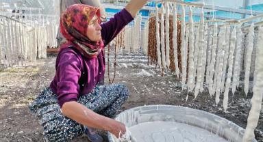 Kahramanmaraş'ta pekmez ve un sucuğu sezonu başladı