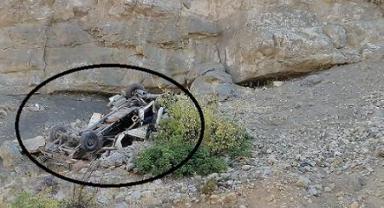 Kamyonet 100 metrelik uçuruma düştü: 1 ölü 2 ağır yaralı..