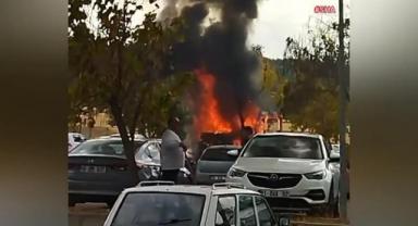 Park halindeki araç alev aldı..