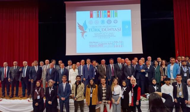 Türk Asrına Yolculukta Üniversiteler Tarihi Sorumluluk Üstlendi