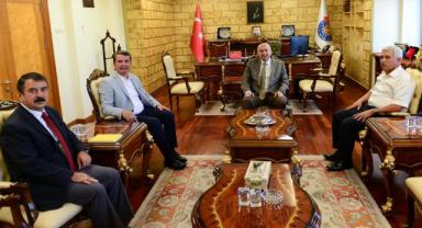 Türkoğlu Belediye Başkanı Okumuş’ tan Rektör Yasım’a Tebrik Ziyareti