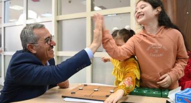 Başkan Güngör, çocuklarla ve gençlerle muhabbet etti