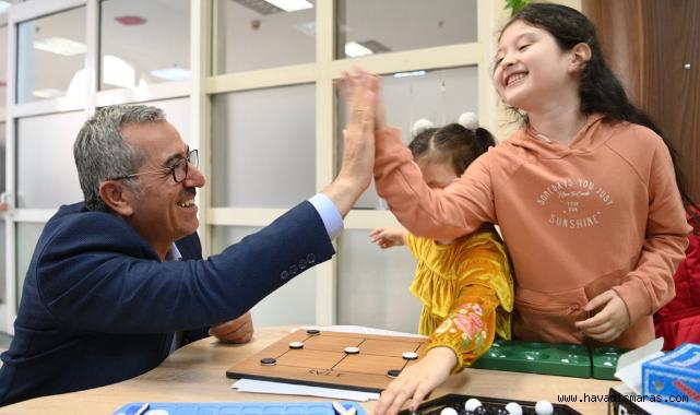 Başkan Güngör, çocuklarla ve gençlerle muhabbet etti