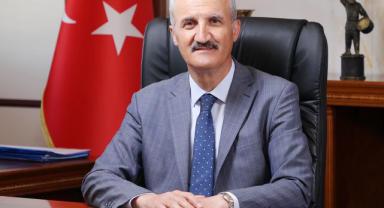 Başkan Okay: “Bayrak Olayı, Diriliş Ruhunun Canlandığı Büyük Bir Destandır”