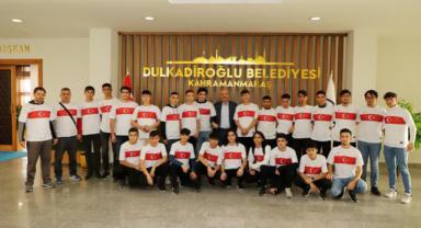 Başkan Okay, Gençlere Milli Maç Heyecanı Yaşattı