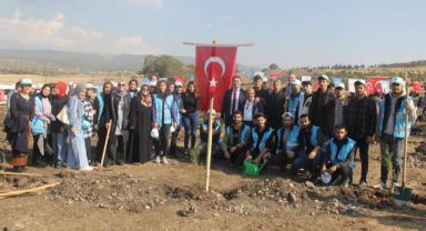 Gençlerimiz Geleceğe Nefes Olacak Fidanları Toprakla Buluşturdu