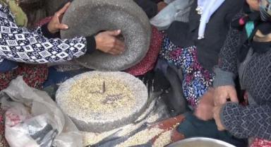 Kahramanmaraş’ta ev hanımları buğdayı taş değirmende öğütüyorlar
