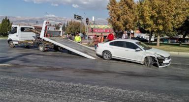 Kahramanmaraş'ta iki otomobil kafa kafaya çarpıştı: 1 yaralı