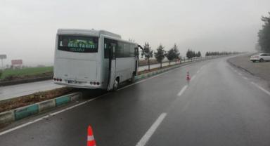 Kahramanmaraş'ta öğrenci servisi refüje çarptı: 6 yaralı