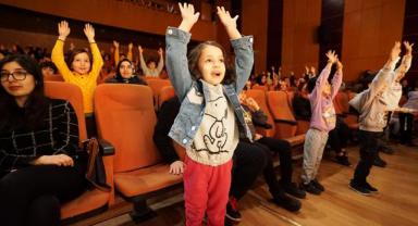 Minikler ‘Sihirli Şapka’ ile Hem Eğlendi Hem Öğrendi