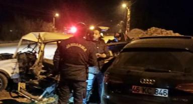 Afşin’de iki otomobil çarpıştı: 5 yaralı