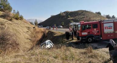 Andırın’da hafif ticari araç şarampole uçtu: 4 yaralı