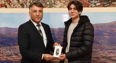 Bilgi Yarışmasında Dereceye Giren Katılımcılara Ödülleri Verildi