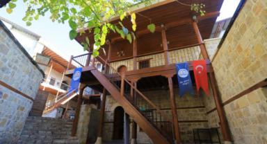 Dulkadiroğlu Konağı, ev hanımlarına meslek edindirerek istihdam kapısı oldu