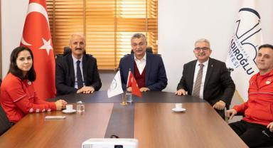 Dünya Şampiyonlarından Başkan Okay’a Ziyaret