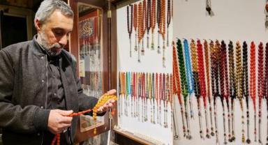 Kahramanmaraş’ta iş yerini sanat galerisine çevirdi