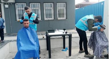 Dulkadiroğlu Belediyesi Mobil Berberler iş başında..