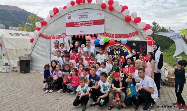 Deprem bölgesinde askerlerden çocuklara 23 Nisan sürprizi