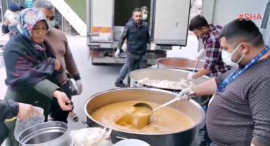 Günde 800 kişiye iftar veriyor..