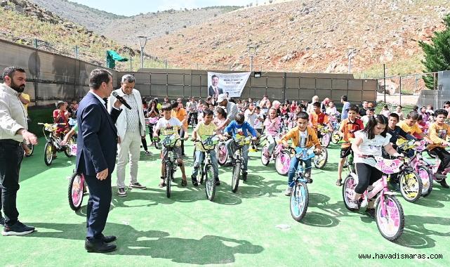 Afetzede çocuklara Türkoğlu Belediyesinden bisiklet...