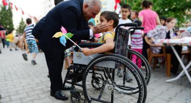 Başkan Mahçiçek; İlgimizi Gösterelim, Engelleri Ortadan Kaldıralım