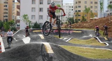 Kahramanmaraşlı Milli Pedallar Büyükşehir’in Parkurunda Piste Çıktı