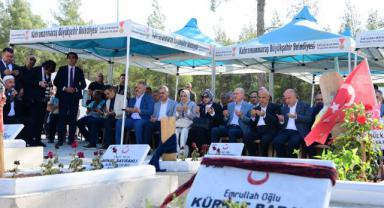 Depremde Hayatını Kaybedenler Kabirleri Başında Yâd Edildi