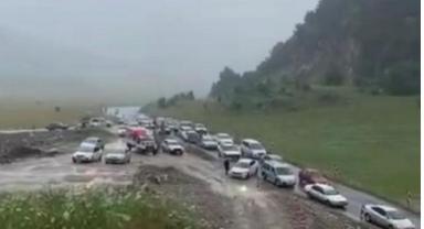 Sağanak yağış nedeniyle dereler taştı..