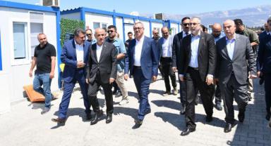 Bakan Işıkhan, Geçici Barınma Merkezinde Depremzedelerle Buluştu